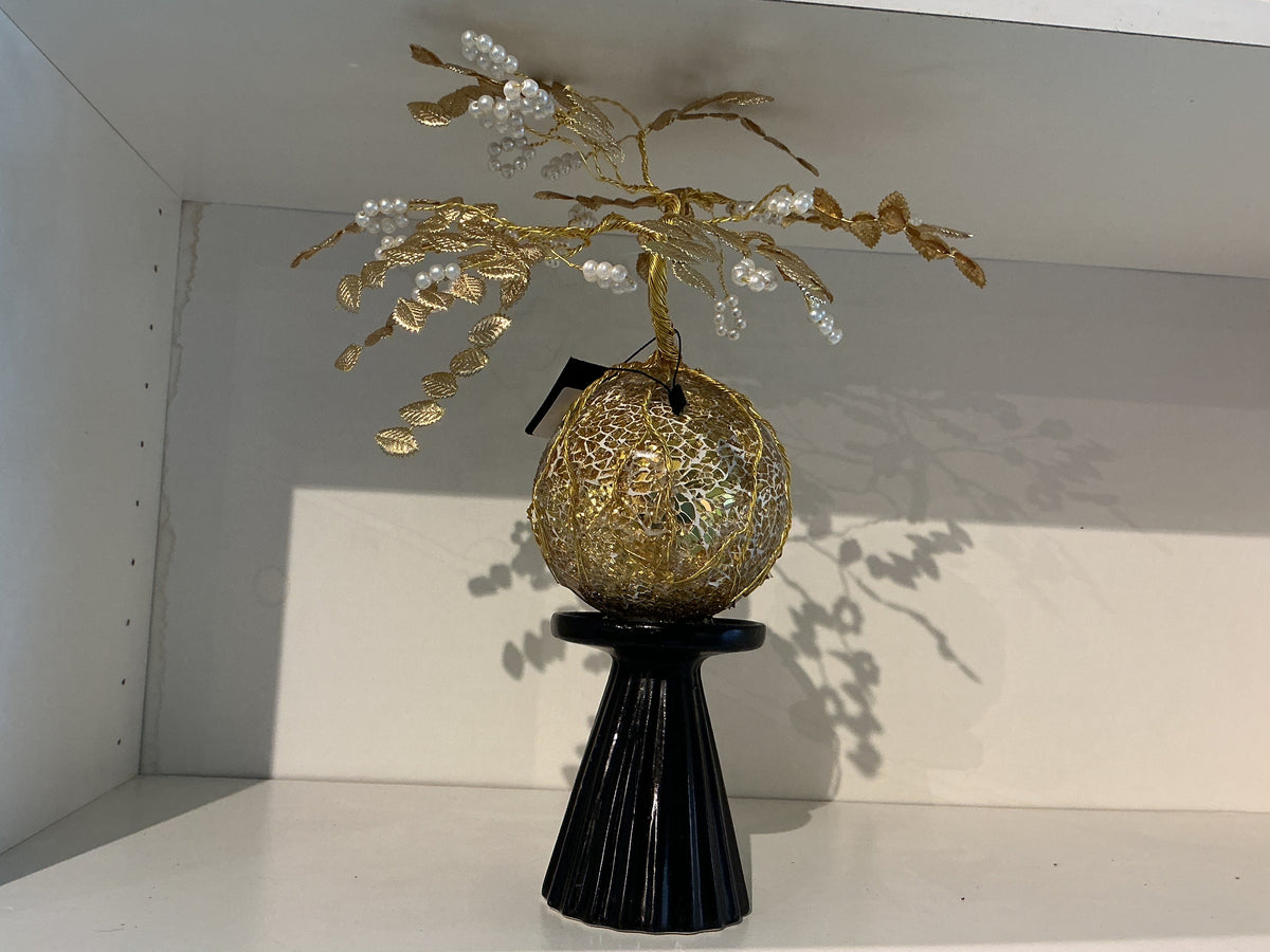 Gold leaves on gold orb