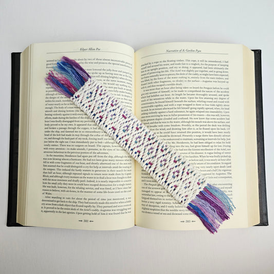 Handwoven Bookmark                     Friday, March 20th from 4pm-6pm
(Beginner)
Intro to weaving, all supplies included. Pick your colors and pattern to make your own beautiful bookmark.