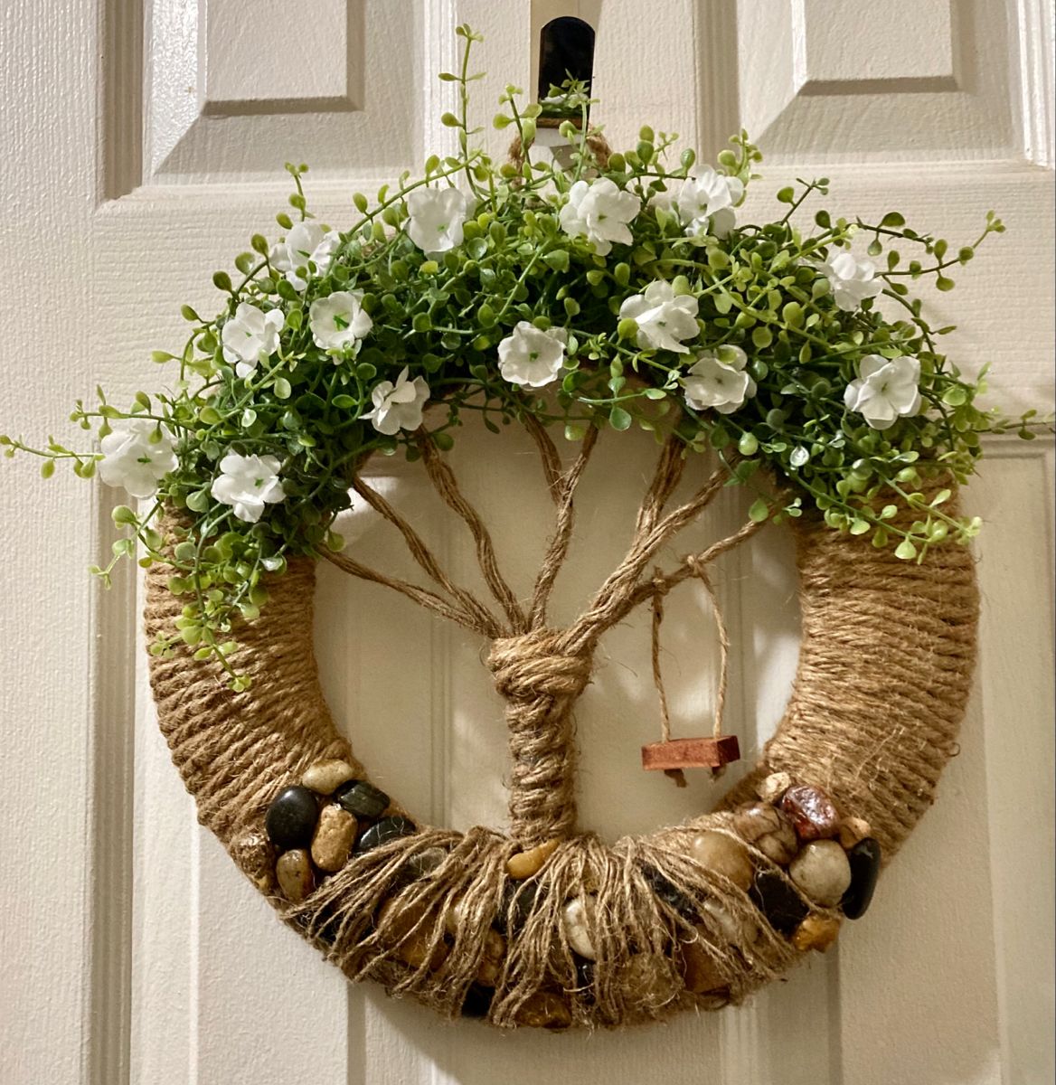 Rope Wreaths - Saturday, March 21, 2-4
Art Guide: Chris Soto 
Create a textured rope wreath that adds charm to any space. In this hands-on class, you’ll learn how to wrap, shape, and secure natural rope to form a sturdy wreath base, then decorate!