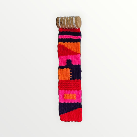 Geometric Woven Wall Art - Sunday,August 16. 1-4pm. Art Guide: Amanda Wedemeyer
(Beginner)
Intro to weaving, all supplies included. Pick your colors and let your creativity flow! Ages 18+